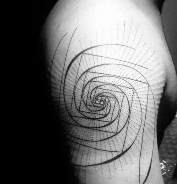 Garis spiral sederhana di lengan atas